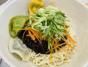 Zhajiangmian and dumplings at Bao Su Zhai 寶素齋  in Northeast Singapore