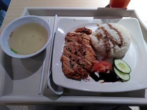 Chicken rice with soup at Bao Su Zhai 寶素齋  in Northeast Singapore
