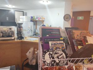 Material de lectura. at Cooperativa Las 400 Voces in Mexico City