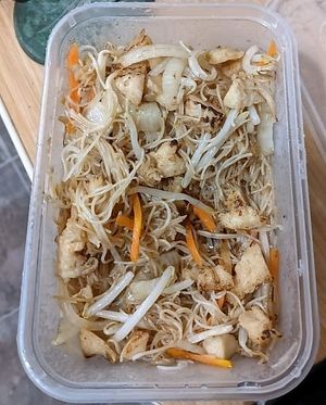 'Chicken' chow mein (vermicelli noodles) at Hong Kong Vegan in Wakefield