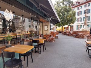Outdoor seating at Nón Lá Restaurant in Basel