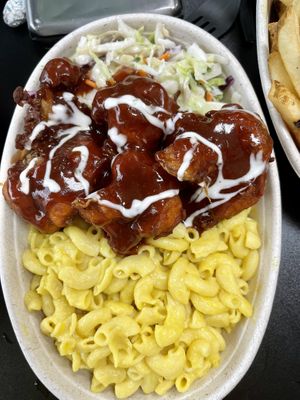 Coleslaw, Cauliflower wings, mac’n’cheese at Earth To Us in Raleigh