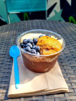 Almond berry acai bowl at Agavi in New York City