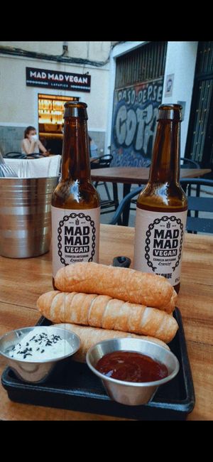 Tequeños y cerveza veganos at Mad Mad Vegan - Lavapiés in Madrid