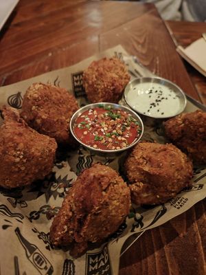 Coliwings con salsa buffalo at Mad Mad Vegan - Lavapiés in Madrid