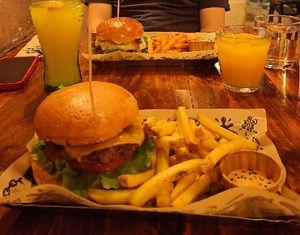 Smash & Beyond burgers at Mad Mad Vegan - Lavapiés in Madrid