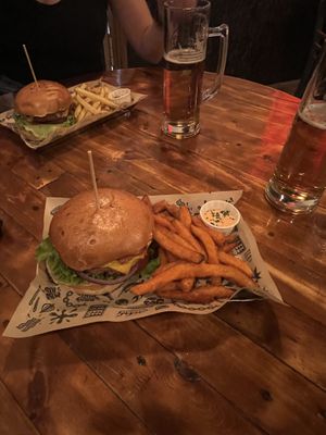 bbq bacon cheeseburgerr  at Mad Mad Vegan - Lavapiés in Madrid