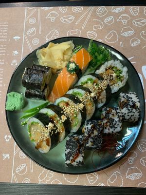 14 pieces plate with ‘salmon’ at Yami Vegan Sushi in Katowice