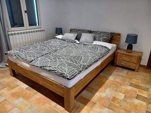 Family Suite with 1 double bed and 2 single beds at Comorebi Provence in Entrecasteaux