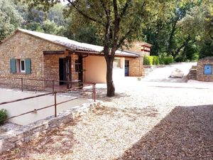 Outhouse with 2 independent suites (lavender and Olive) at Comorebi Provence in Entrecasteaux