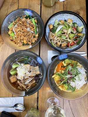 Auswahl aus 4 Hauptgerichten // 4 Main Dishes   at Huong Que - Mitte in Berlin