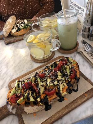 Avocado Stulle vegan  at LUUC Café in Karlsruhe