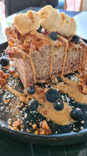 Fine (Bananenbrot mit Erd-/WalnussCrunch at LUUC Café in Karlsruhe