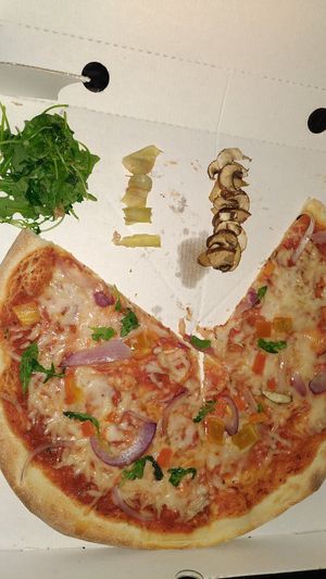 Yes, we counted the shreds of artichoke. We went there. at Pizza Amsterdam in Amsterdam