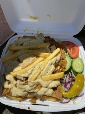 Vegan kebab plate 👍🏻  at Mårtens Pizzeria in Hoeoer