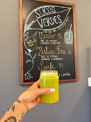 The best ever green juices in town. at 3 em 1 Alimentos +Saudáveis in Garopaba