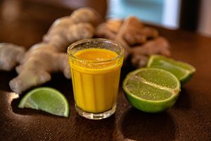 Shot Imunidade 30ml - Gengibre, cúrcuma e limão. Preparado na centrífuga. at 3 em 1 Alimentos +Saudáveis in Garopaba