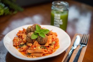 Penne com Almôndegas - Servido o dia todo. at 3 em 1 Alimentos +Saudáveis in Garopaba