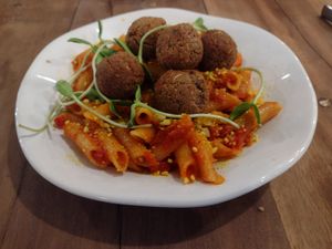 Penne ao sugo com almôndegas at 3 em 1 Alimentos +Saudáveis in Garopaba