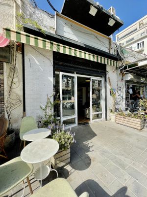 Front  at Simonchu Cakes in Tel Aviv
