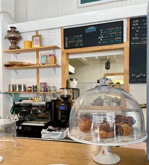 Counter  at Simonchu Cakes in Tel Aviv