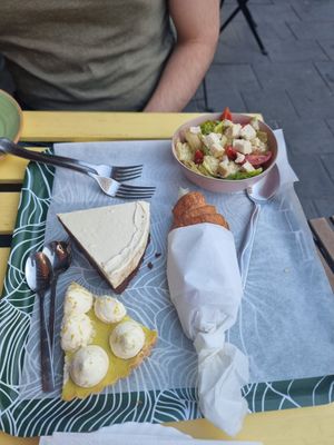  at Simonchu Cakes in Tel Aviv