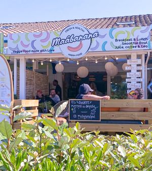 restaurant entrance at Maâbanana in Moliets