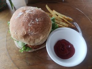 Super delicious vegan burger with fries at Rinconcito Vegano in Boquete