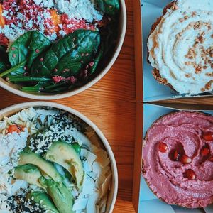 Bowls and homemade sweetpotato bread at NOAMS Deli in Munich