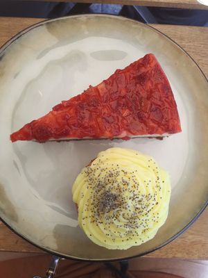 Chessecake aux fraises et muffin citron at Maison Watson in Angers