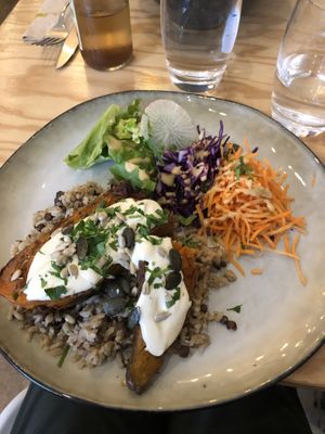 Patates douces avec salade, riz, et crème de coco  at Maison Watson in Angers