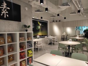 Interior at D'life 蔬食 - Jalan Sultan in Central Singapore