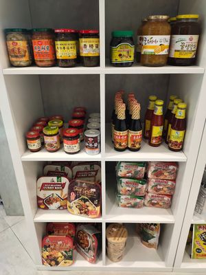 Selling various vegetarian food and drink at D'life 蔬食 - Jalan Sultan in Central Singapore