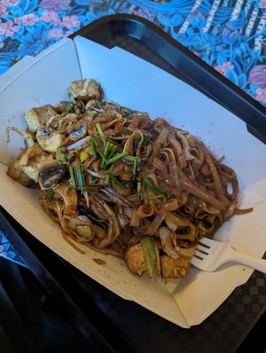 Pad siew with tofu (they understood my order unlike Roza slon in the City centre, where I've gotten eggs in my dish) at Roza Slon in Ljubljana