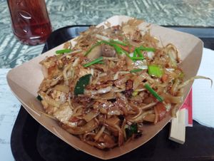 Vegan pad siew at Roza Slon in Ljubljana