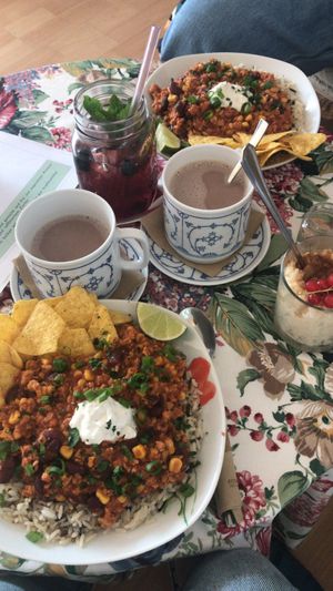 Vegan Chili sin carne with hot chocolate   at tea and V in Sylt