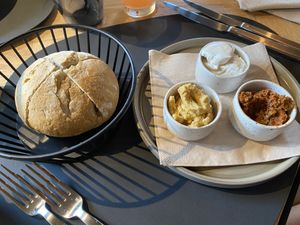 Bread with home made dips (hummus, aioli and olive-tomato dip) at Chabot in Vlissingen