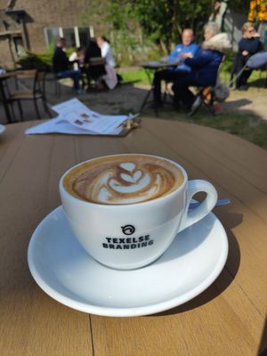 flat white with oat at Texelse Branding in Den Burg