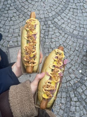 Sehr leckere vegane Hotdogs  at Organic Garden Signature Store in Munich
