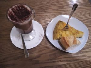 Mocca y tortilla con verduras y noqueso. Una delicia. at Duzu Kafe Taberna in Durango