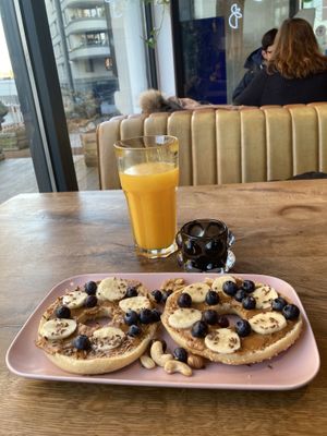 Fresh orange juice 🍊  at Beezou in Dortmund