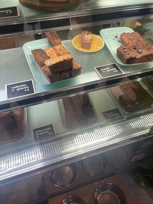 Vegan (some gluten-free) cakes at Beezou in Dortmund