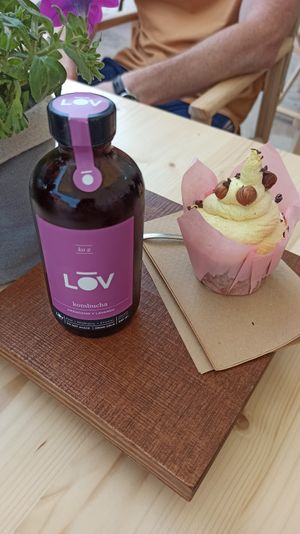 Blueberry and lavender kombucha + vegan cupcake at Nibs Healthy Bar in Menorca
