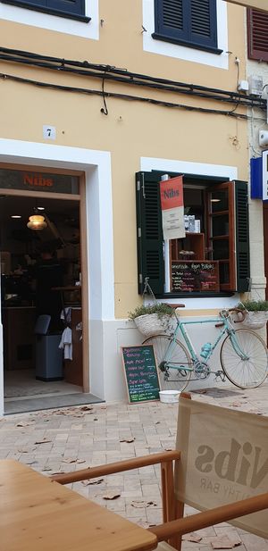 Entrance at Nibs Healthy Bar in Menorca