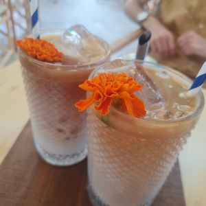 Vegan iced lattes at Nibs Healthy Bar in Menorca