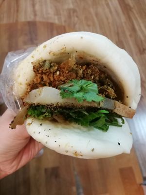 vegan 'gua bao' with mock pork-belly. at Cuì Zhào Yì Bāo 龍大刈包 in Hualien