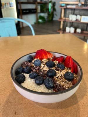 I am obsessed with the Choco Dream bowl. I literally plan my trips to Chattanooga to make sure I have time to stop and grab one of these while I’m in town. It’s an addiction! L at Real Roots Cafe in Chattanooga