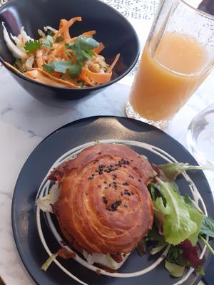 Bonnard classic and chou salad at Bonnard in Paris