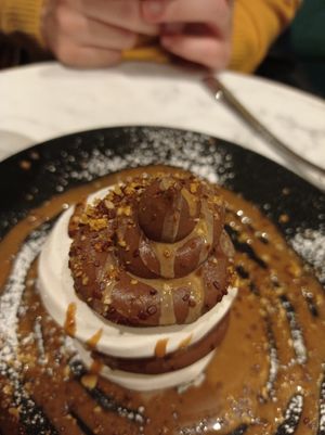 Magnifique (meringue et chocolat) at Bonnard in Paris