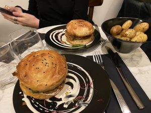 Bonnard burger at Bonnard in Paris